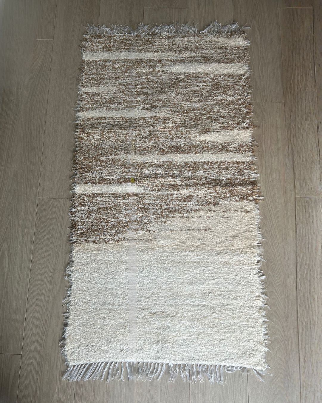 tapis-artisanal-fait-main-beige