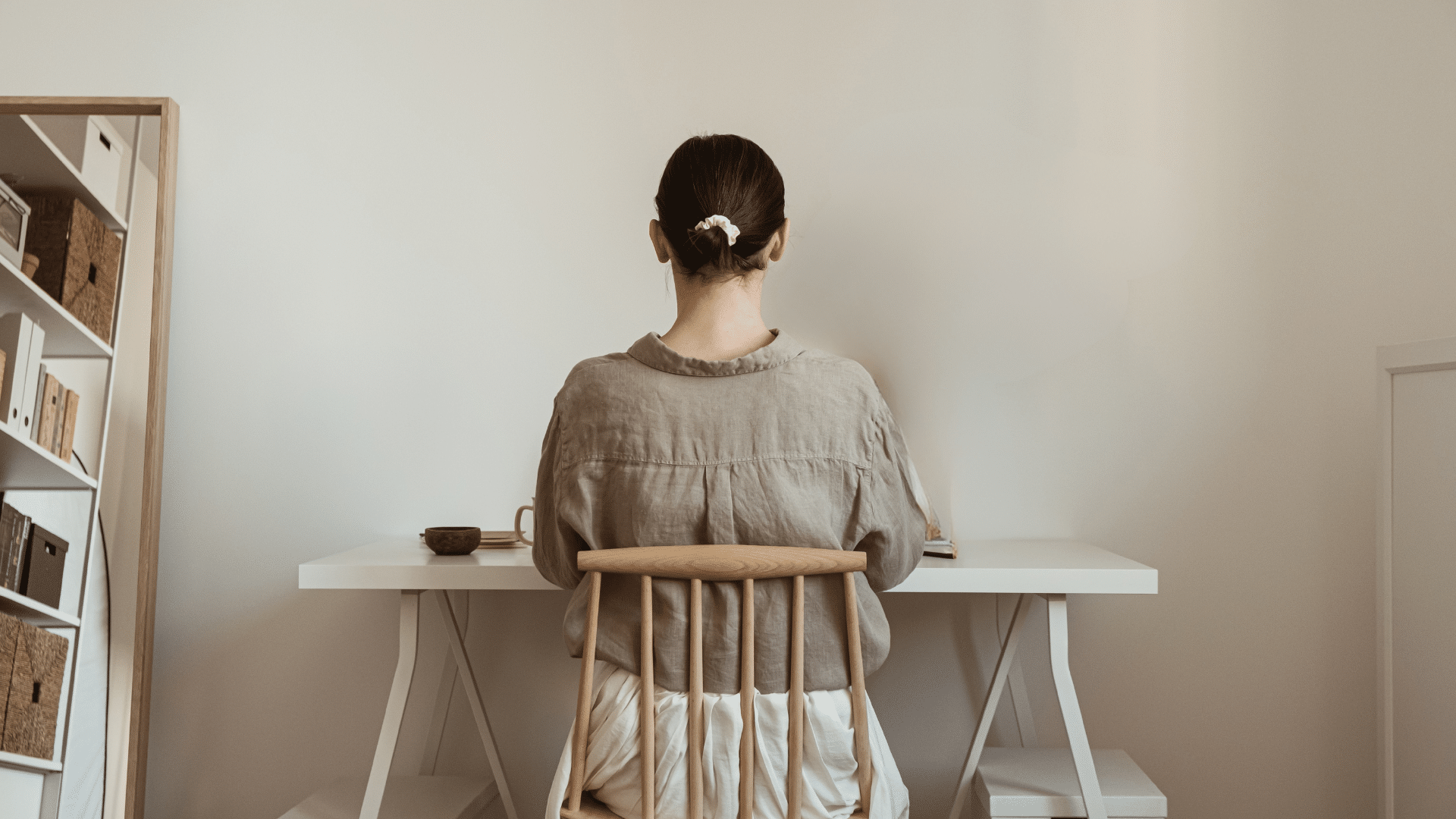 bureau-face-mur-feng-shui
